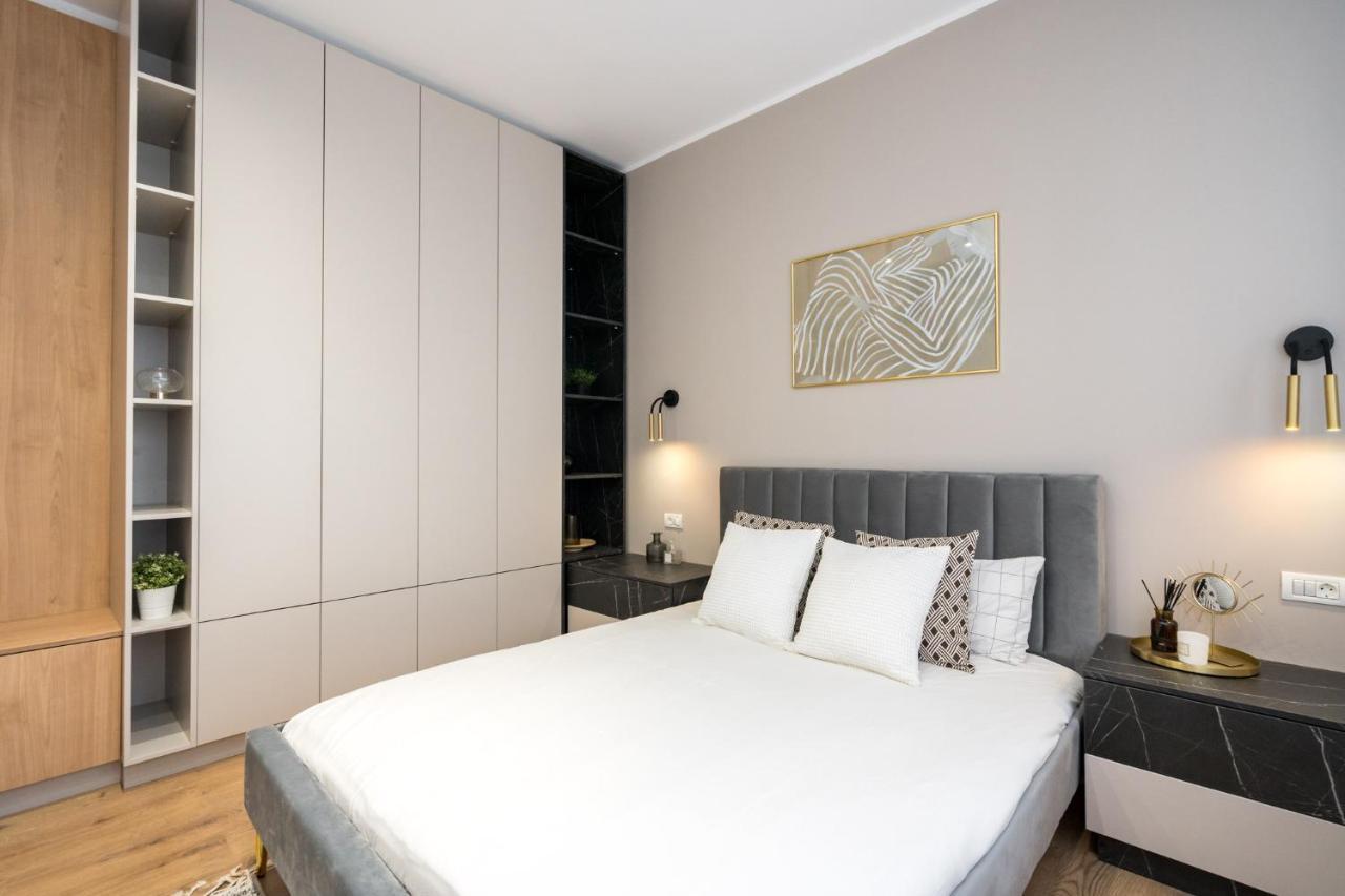 Crystal 3Bdr Apartment In Center Bucharest Exterior photo