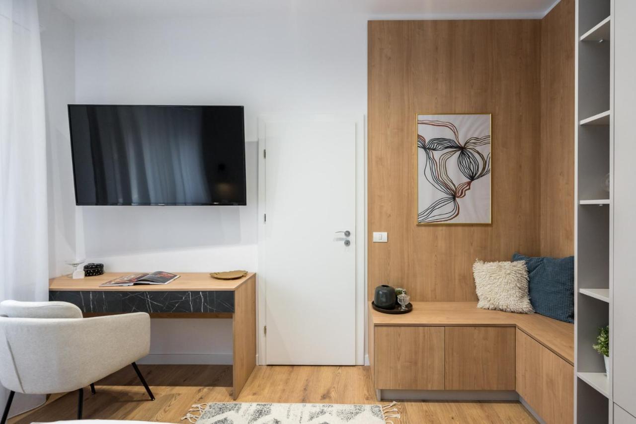 Crystal 3Bdr Apartment In Center Bucharest Exterior photo